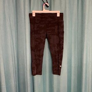 Lulu Lemon Crop Capri Leggings With Side Pockets size 10